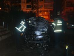 Mardin’de park halindeki taksi yandı