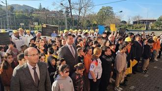 Madenciler, okulda çocuklarını ziyaret etti