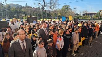 Madenciler, okulda çocuklarını ziyaret etti