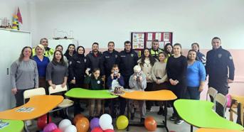 Şarköy'de polisten özel çocuklara hediye