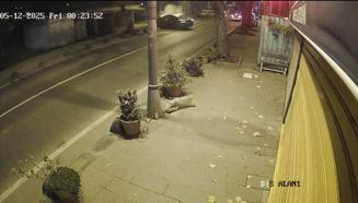 İstanbul- Beykoz'da otomobil kaldırımdaki ağaca çarptı: 2 yaralı