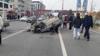 Malatya'da otomobiller çarpıştı: 3 yaralı