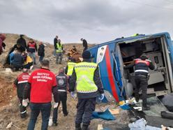 Sivas'ta cezaevi nakil aracı devrildi; 9 yaralı