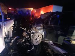 Hafif ticari araç ile kamyonet çarpıştı; 1 ölü, 5 yaralı