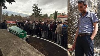 Isparta'da başsız cesedi bulunan 2 çocuk babası, toprağa verildi