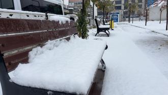 Hakkari’de 13 köy ve 30 mezra yolu kardan kapandı