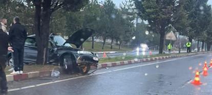 Kütahya’da otomobil refüje çıktı; 2 yaralı