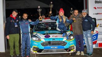 Türkiye'nin ilk engelli kadın pilotundan podyumda çifte başarı