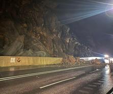 Hakkari'deki heyelan anı kamerada