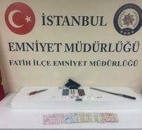 İstanbul -Fatih'te 20 yıl hapis cezasıyla aranan hükümlü, uyuşturucu operasyonunda yakalandı