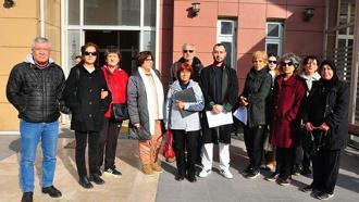 Manisa'da sokak köpeklerini topladıkları ileri sürülen 4 muhtar hakkında suç duyurusu