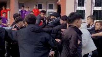 Liseler arası futbol turnuvasında öğretmen darbedildi; 2 öğrenciye gözaltı
