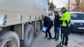 Yolun karşısına geçerken TIR'ın çarptığı yaya hayatını kaybetti