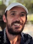 Yoldan çıkıp yan yatan kamyonetin sürücüsü öldü