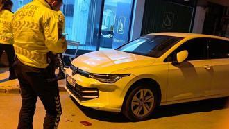 Bursa'da polisin dur ihtarına uymayan sürücü park halindeki araçlara çarptı