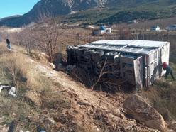 Kamyon sürücüsü yaralandı