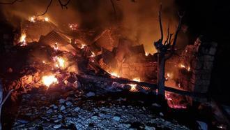 Yanan ev çöktü; tek başına yaşayan Alzheimer hastasının cansız bedenine ulaşıldı