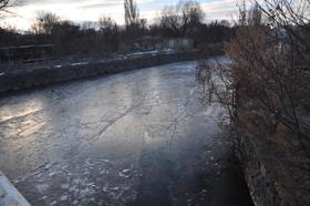 Sıcaklık eski 15'e düştü; Kars Çayı kısmen dondu