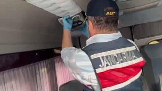 Eyüpsultan’da operasyon: Servis aracında piyasa değeri 30 milyon lira olan uyuşturucu bulundu