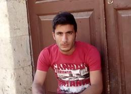 Kamyonla geri manevra yaparken kardeşini ezerek ölümüne neden oldu