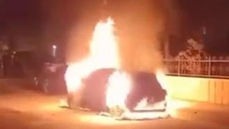 Bursa'da seyir halinde yanan otomobil alev topuna döndü