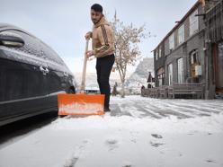 Kars, kar yağışıyla birlikte beyaza bürüdü