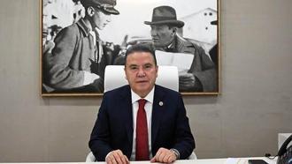 Antalya'daki 'rüşvet' ve 'yolsuzluk' soruşturmasında Muhittin Böcek'in son ifadesi alınacak