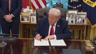 Trump, fentanili kitle imha silahı ilan eden kararnameyi imzaladı