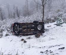 Ordu'da kamyonet karla kaplı yolda şarampole yuvarlandı: 6 yaralı