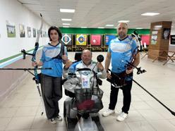 Bedensel engelli okçuluk antrenörü, milli takıma sporcu yetiştiriyor