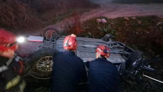 Balıkesir'de otomobil köprüden uçtu: 2 yaralı