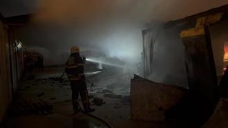 Hatay'da 6 konteyner yandı