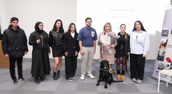 Rehber köpek Kara, üniversite öğrencileriyle bir araya geldi