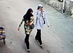 Yüzlerini eşarpla gizleyen anne-kız, girdikleri evlerden altın ve ziynet eşyası çaldı