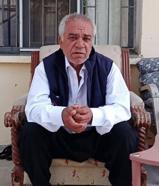 Yolda yatar vaziyetteki kişinin üzerinden otomobil geçti