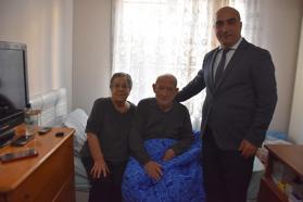 İzmir'de evde sağlık hizmetlerinden yararlanan 300 bininci hastaya ziyaret