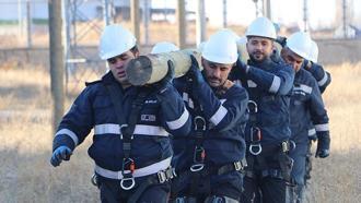 Elektrik işçileri zorlu kışa hazırlanıyor