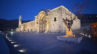 Taşa nakşedilen tarihi eserde 'ışık' şöleni