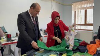 Savur’da kadınlar dikiş nakış kursunda hem üretiyor hem kazanıyor