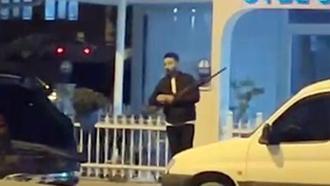 Kaza yaptıktan sonra tartıştığı restoran işletmecisini pompalı tüfekle vurdu