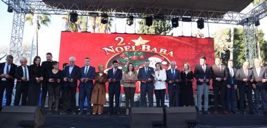 Özdemir, Noel Baba Festivali'ne katıldı