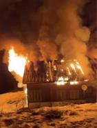 Yayla evi alev alev yandı