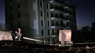 Malatya'da şantiye alanında kamyonun altında kalan işçi öldü