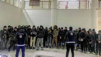 Demir yüklü TIR'ın dorsesinden 37 kaçak göçmen çıktı