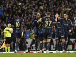 Fenerbahçe ligin ilk devresini namağlup tamamladı