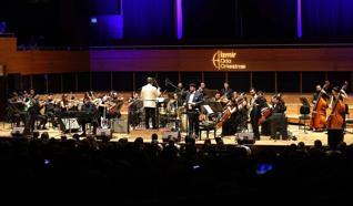 İzmir Oda Orkestrası Latin müzikleriyle dans ettirdi