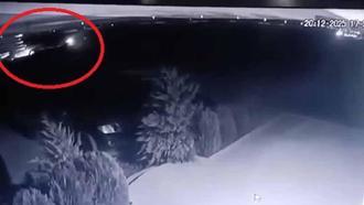 TIR'ın bariyerlere çarptığı kaza kamerada