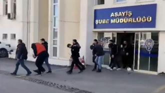 Kendilerini polis ve savcı olarak tanıtıp dolandırıcılık yapan 25 şüpheli tutuklandı