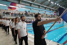 Her yaştan yüzücü şampiyonluk için kulaç attı