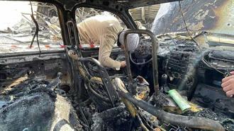 Şantiye alanında 1 konteyner ile 4 araç yandı